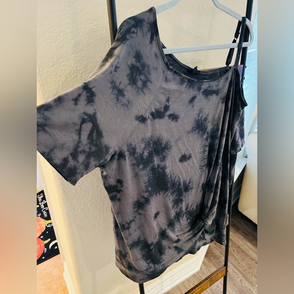 Torrid Tie-Dye Cold Shoulder Top - Picture 3 of 8